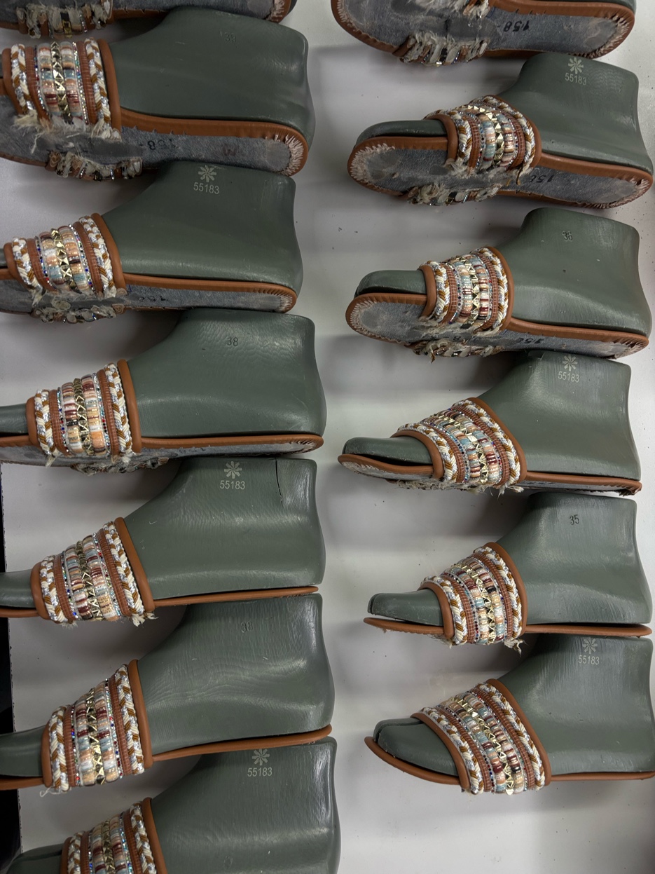 Atendimento a lojistas em feira